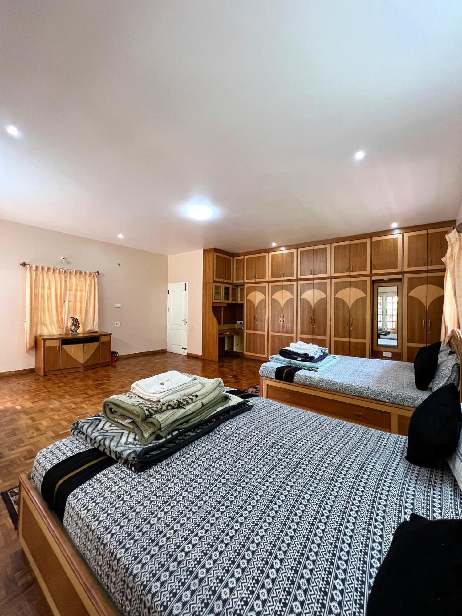 Chill Inn - Families Only Ooty Bagian luar foto