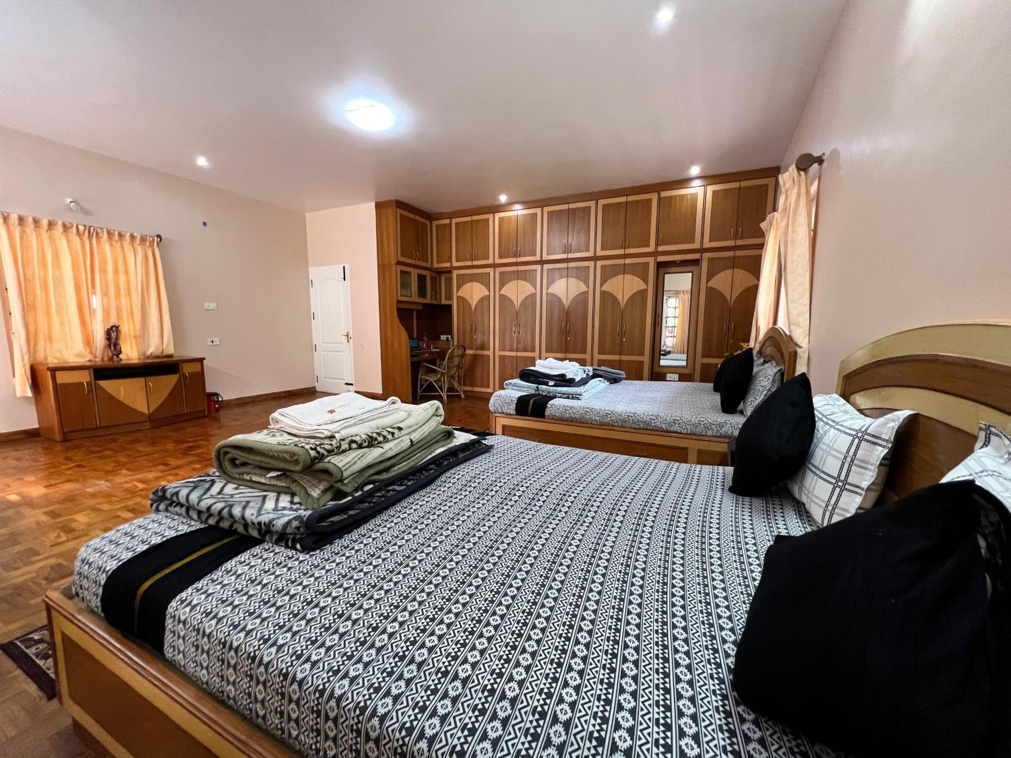 Chill Inn - Families Only Ooty Bagian luar foto