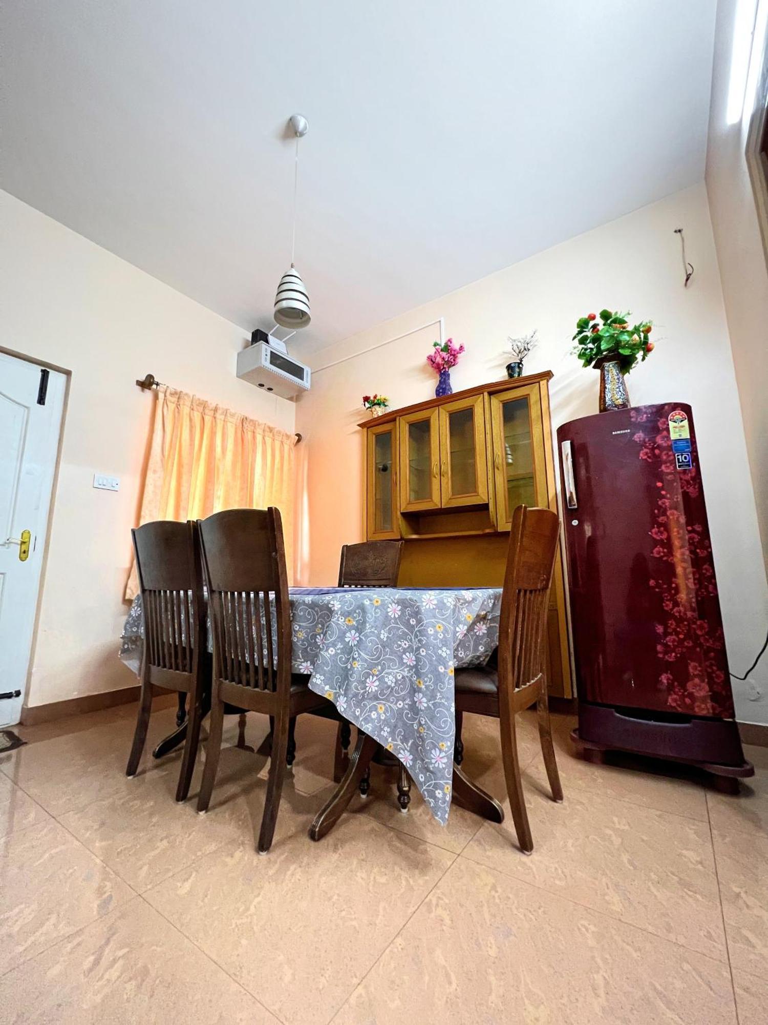 Chill Inn - Families Only Ooty Bagian luar foto