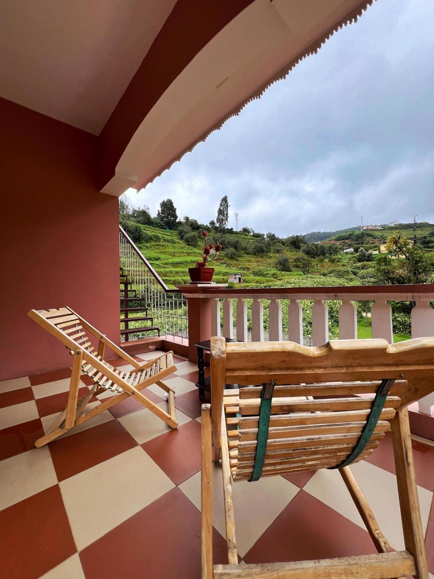 Chill Inn - Families Only Ooty Bagian luar foto